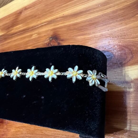 Vintage Delicate Silver Tone Painted White Daisy Floral Tennis Bracelet Extender - Picture 8 of 9